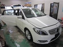 BENZ Bクラスとゴルフのカーフィルムを施工しました。 BENZ Bクラスとゴルフのカーフィルムを施工しました。