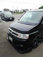 何やら… 何やら…