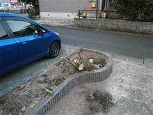 駐車場拡張のためのコンクリート除去作業 駐車場拡張のためのコンクリート除去作業