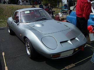 お友達のkazuさんが「昔オペル1900GTに乗ってたんだよ~。でもリトラが横にクルッと回って開く変わったクルマだったなぁ」って言ってたのを聞いて、懐かしいな~