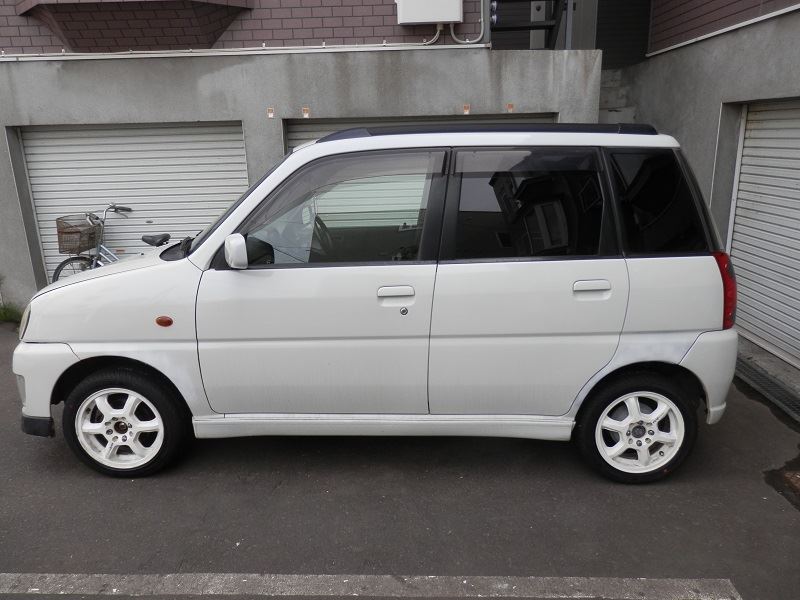 て適当に亜鉛の錆止め塗っておいて適当に家にあった白のサフェーサーを塗っておいたのですで、これを撮った後に車庫のぢぇにふぁーと入れ替えて塗装開始しました