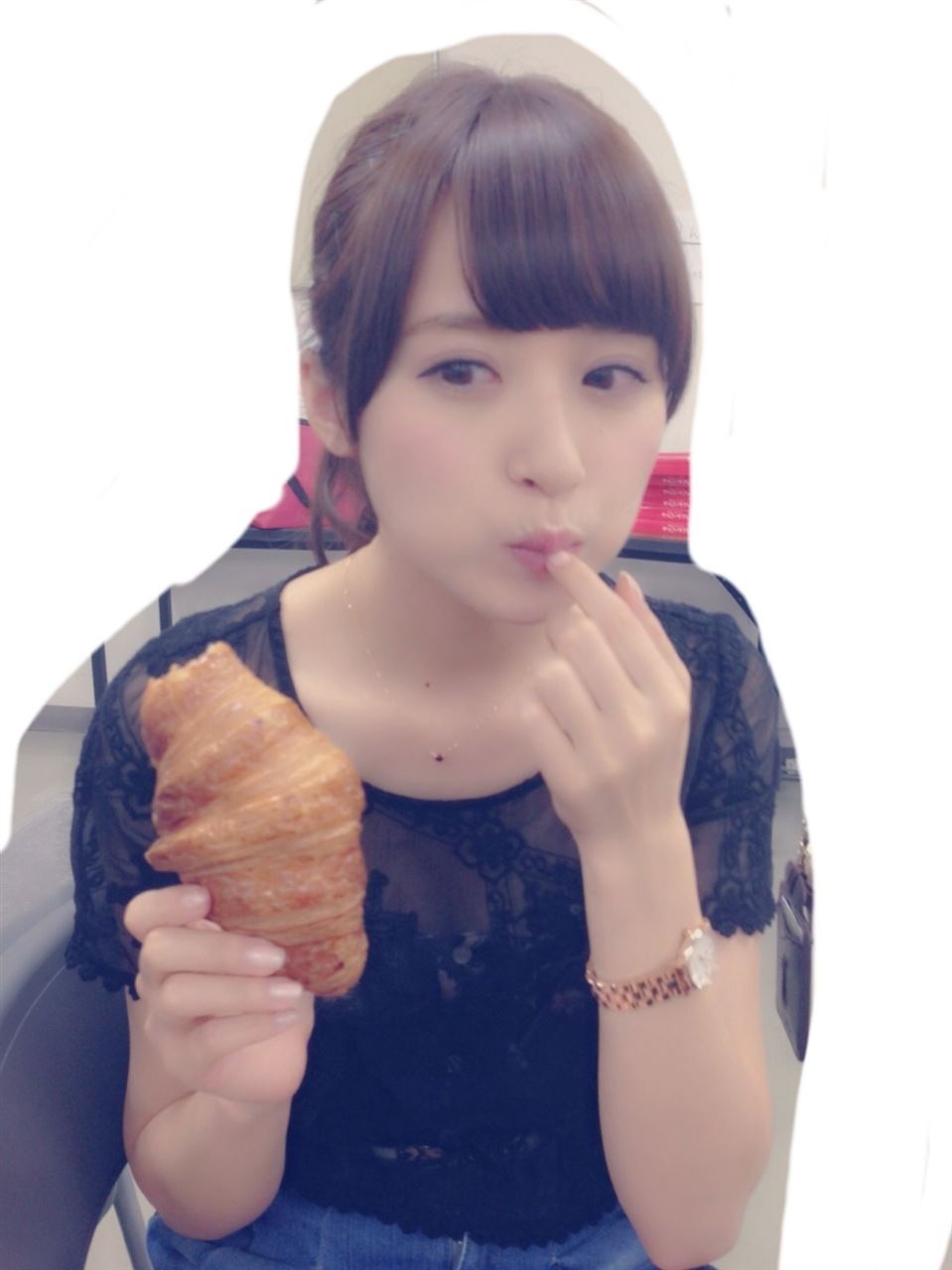 1部の私服は黒のレースにビスチェ。 ヘソ出しでショートパンツ(≧∇≦) 柵にシートが無かったんで全身見られた(笑)