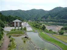 尚仁沢湧水（東荒川ダム親水公園） 全国名水百選がある公園