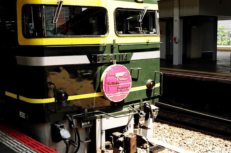 国鉄EH10形電気機関車・・・幼い頃、名古屋駅で、轟音を立てながら駆け抜けた黒い大型電気機関車
