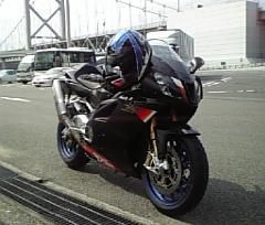 なお吉ZRさんのRSV1000R