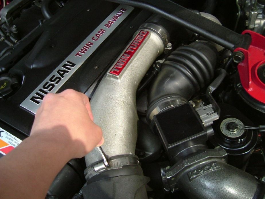 インテークパイプ交換（日産 スカイラインGT‐R）by
