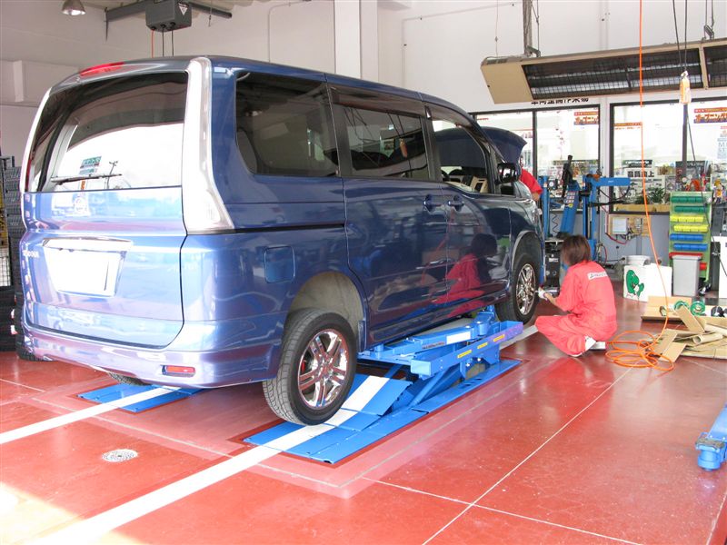 TEIN 車高調 ベーシックワゴンの取付~♪ その1(日産 セレナ・C25