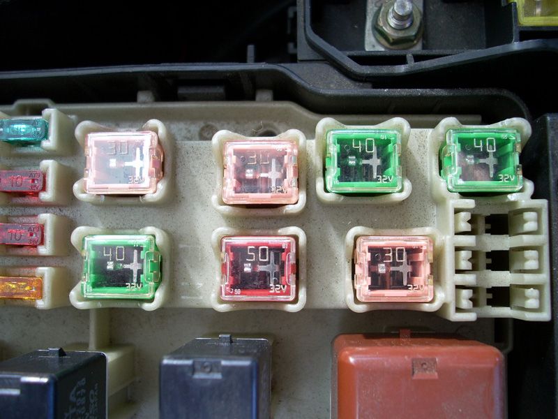 スローブロー型のヒューズを新品に交換しました トヨタ ウィンダム By 柊かもめ みんカラ