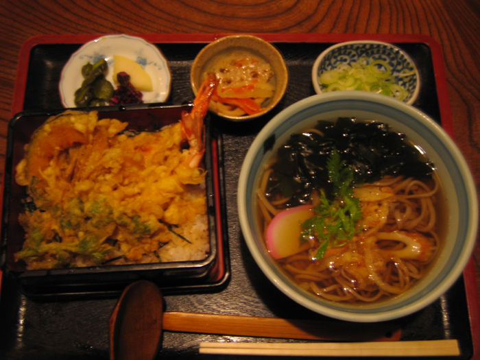天ぷらとソバ