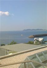 まだ海を眺めております