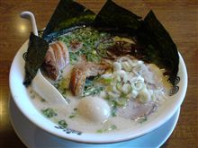 【東京とんこつ　とんとら】に・・・。