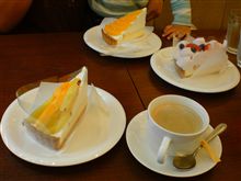 【手作りタルト専門店】に・・・。