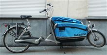 洒落た町の自転車。 