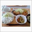 今日は食堂メニューも