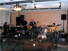 JAZZ LIVEを拝聴中。