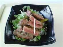 新潟ふるさと村「村上牛モモステーキ丼」