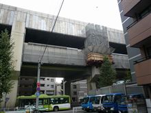 首都高速道路５号線下りのタンクローリー横転・炎上事故現場　その後３