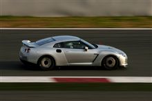 GT-Rと９１１ターボの場外バトルというニュース。