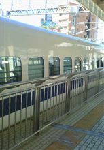 座ってると
