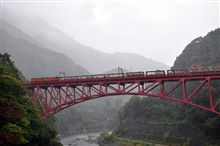 雨のトロッコ電車
