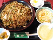今日のランチは、「天府」の上海焼きそばセット580円