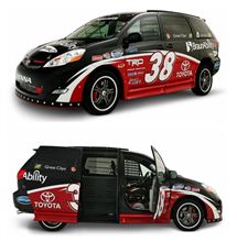 NASCAR仕様の福祉ミニバン　トヨタ シエナ