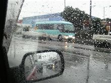 雨が激しく降ってます。