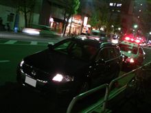 そこの車・・・左に寄せて止まりなさい！