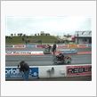 バイクドラックレースでの笑え ...