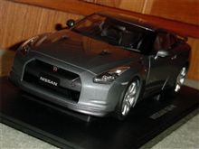 AUTOart  NISSAN GT-R