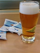 空港ラウンジでビール