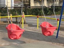 ふと、公園の前を通りかかると…