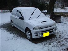 朝から【雪】が降ってます・・・。