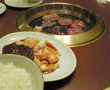 焼肉してます
