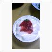 ムースケーキに苺ソースを乗せ ...