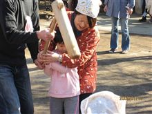2番、年少の娘の幼稚園で「餅つき」大会(^_-)-☆