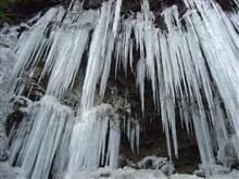 水窪の巨大つらら