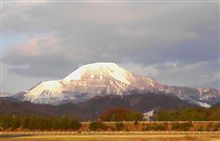 夕暮れの伊吹山