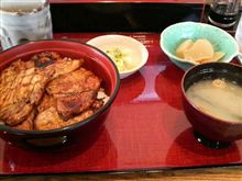 お昼は豚丼