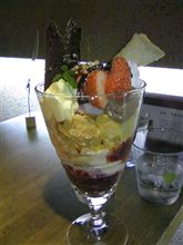 JBのイチゴチョコパフェ。