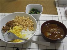 豆腐そぼろと玉子とマグロ缶丼♪