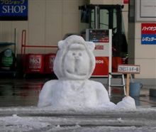 国道沿いは『雪像通り』？