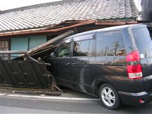 民家に突入