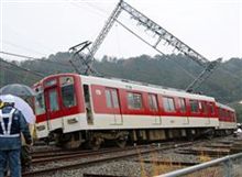 近鉄で脱線事故 近鉄で脱線事故