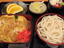 今日のランチは、「更科」のなんだっけか？