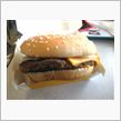 ハンバーガーをナメテいる
