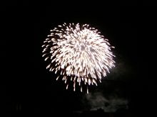 この時期に花火？