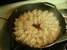 スキレットで焼餃子
