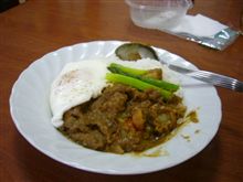 今日の昼食はキャレイィ