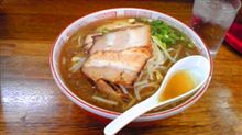 ラーメン食べ歩き第２６弾♪　赤のれんのラーメン！！